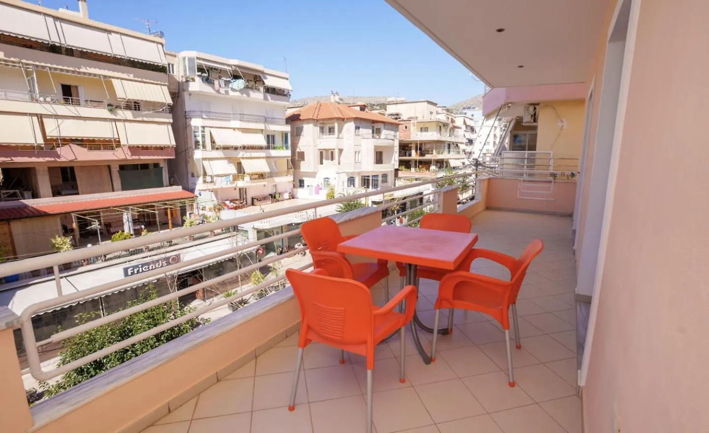 Apartment Surrounded By Beaches ساراندا
