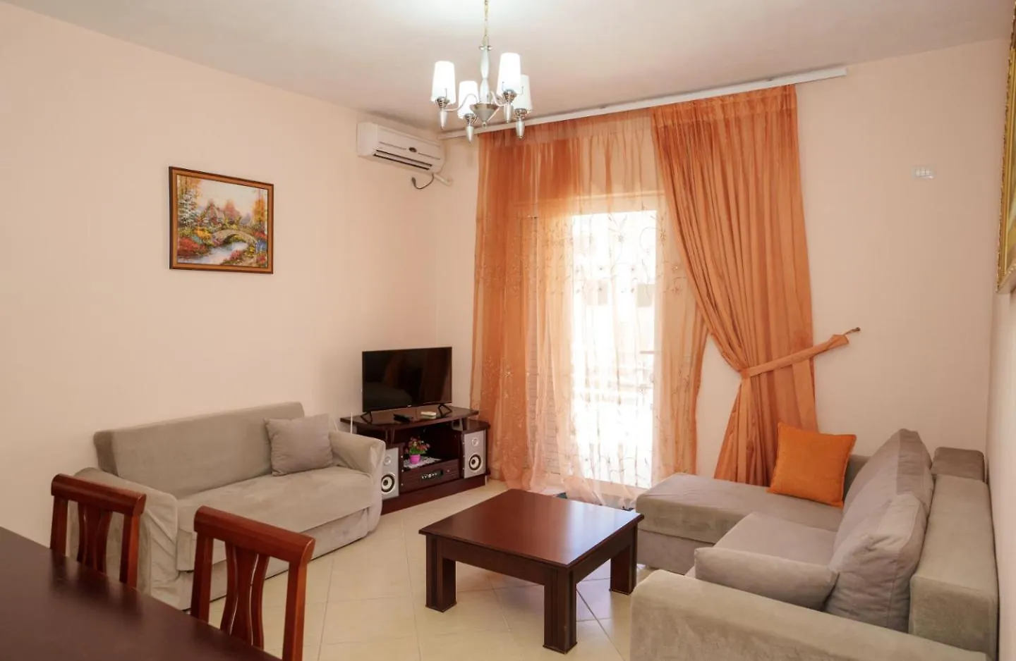 Apartment Surrounded By Beaches ساراندا